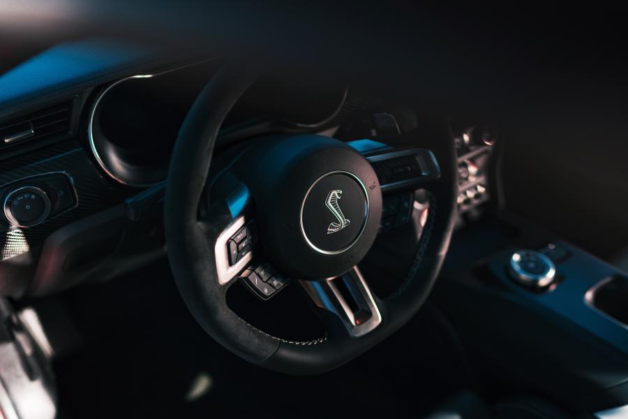 Интерьер Ford Mustang Shelby GT500 2019 года  (фото 111 из 119)